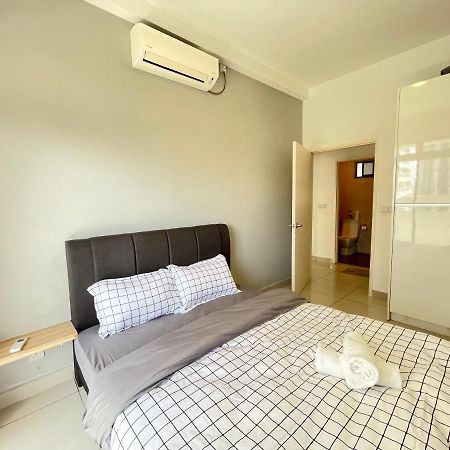 Meridin Medini By Wp Homestay Nusajaya  Bagian luar foto