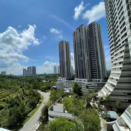 Meridin Medini By Wp Homestay Nusajaya  Bagian luar foto