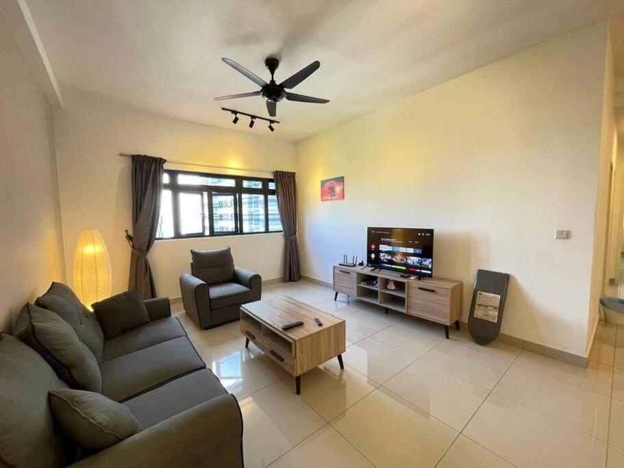 Meridin Medini By Wp Homestay Nusajaya  Bagian luar foto