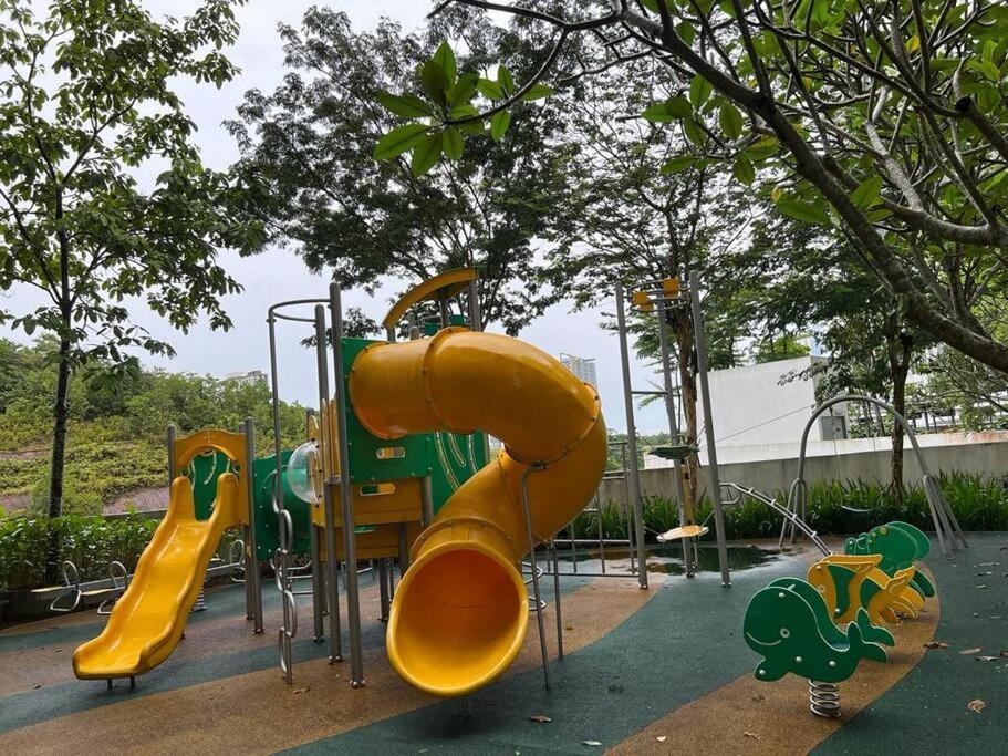 Meridin Medini By Wp Homestay Nusajaya  Bagian luar foto