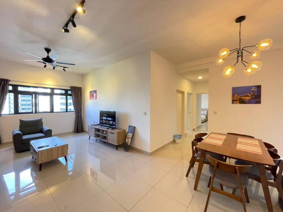 Meridin Medini By Wp Homestay Nusajaya  Bagian luar foto