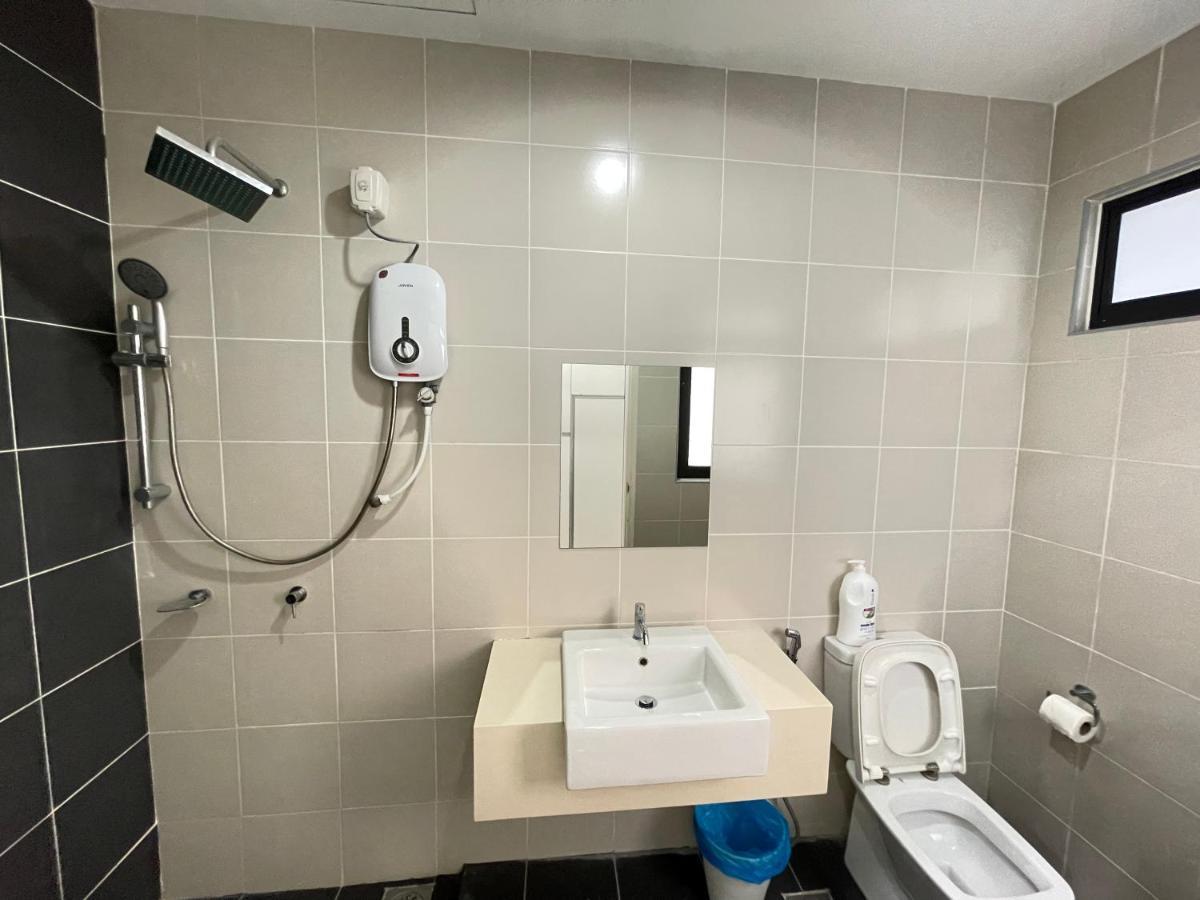 Meridin Medini By Wp Homestay Nusajaya  Bagian luar foto