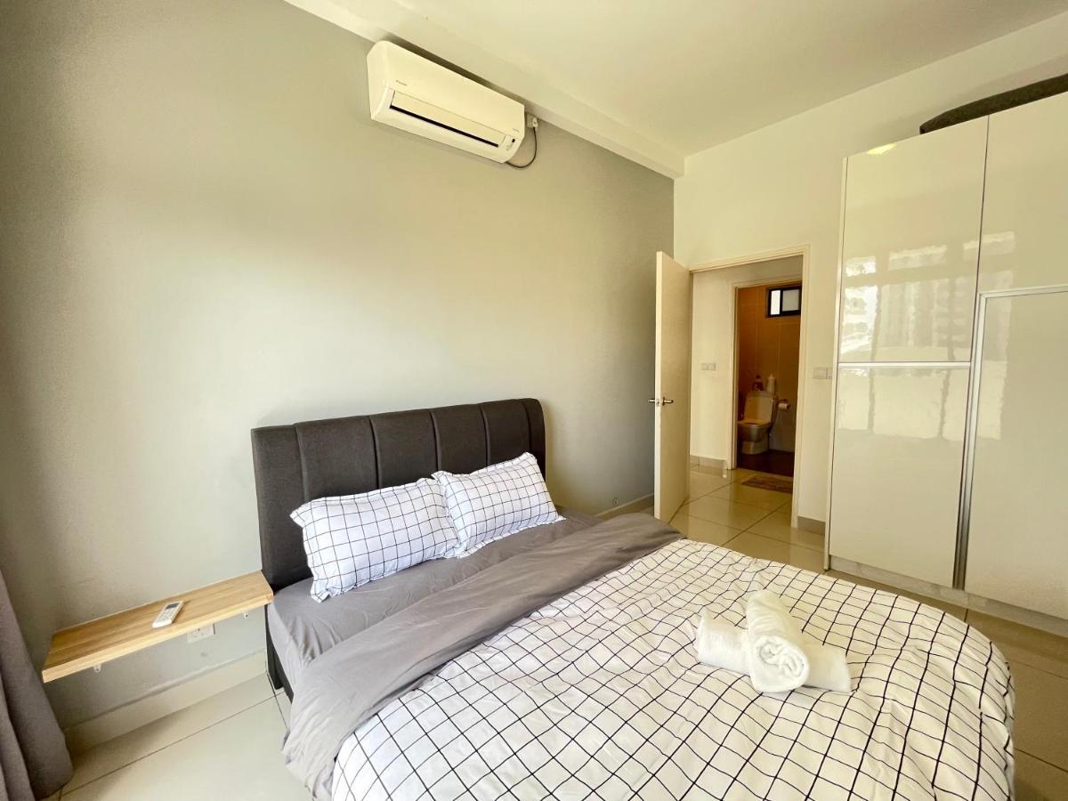 Meridin Medini By Wp Homestay Nusajaya  Bagian luar foto
