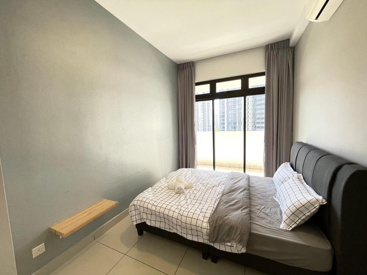 Meridin Medini By Wp Homestay Nusajaya  Bagian luar foto