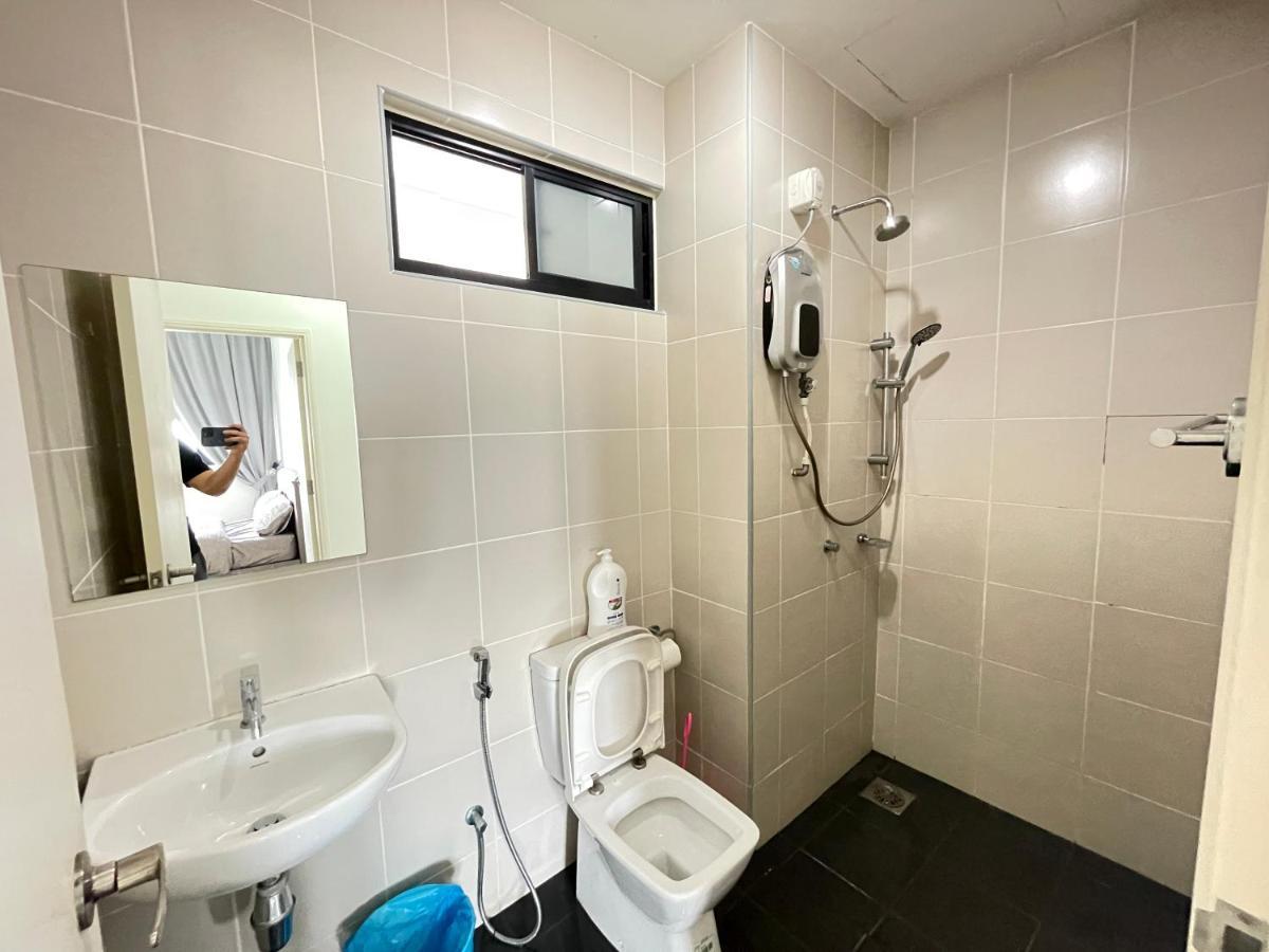 Meridin Medini By Wp Homestay Nusajaya  Bagian luar foto