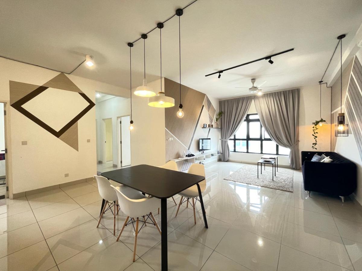 Meridin Medini By Wp Homestay Nusajaya  Bagian luar foto